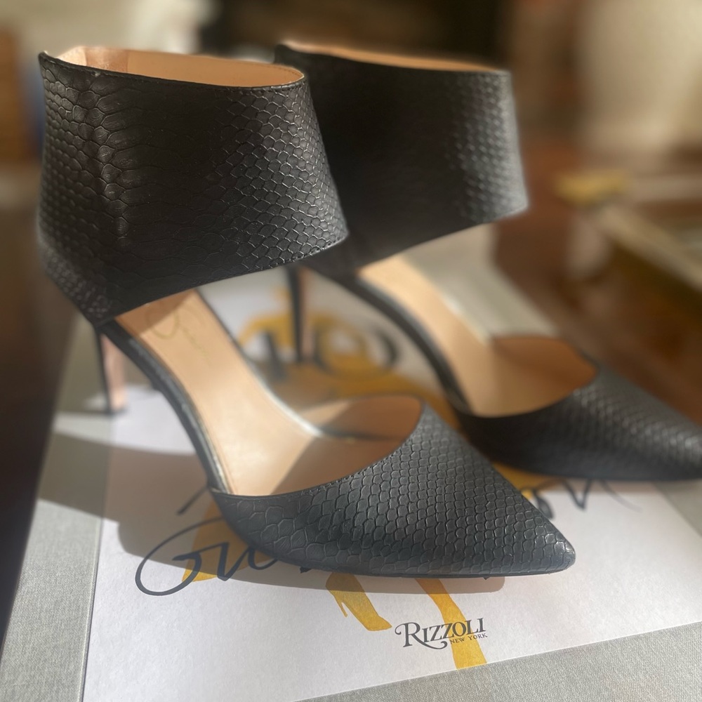 Jessica Simpson Size 9 Black Snake Skin Pumps